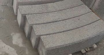 安阳芝麻白弧形路牙石