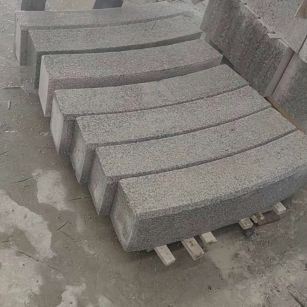 安阳芝麻白弧形路牙石